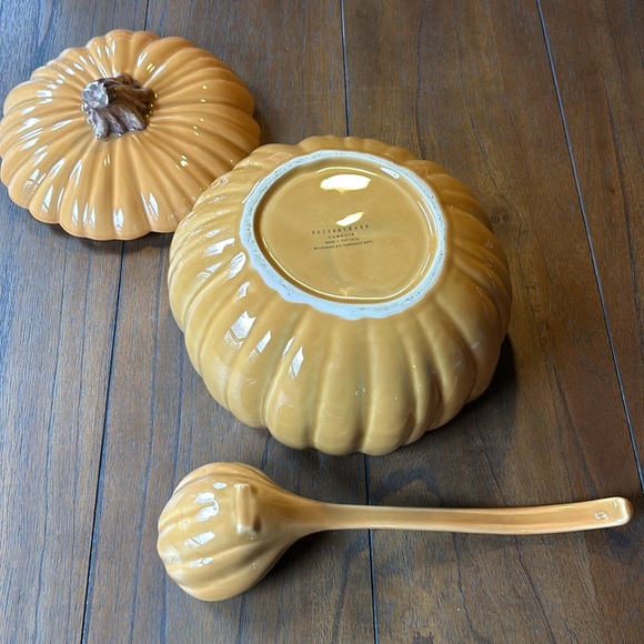 Pottery Barn Pumpkin Soup Tureen with Lid and Ladle - Picture 7 of 10